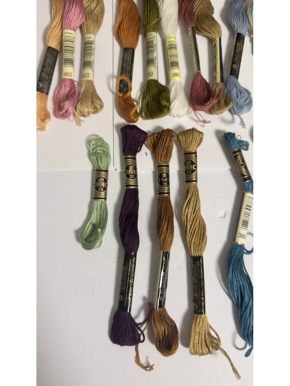 LOT of 27 Skeins Embroidery Floss Most Complete 100% Cotton Variety Of Colors